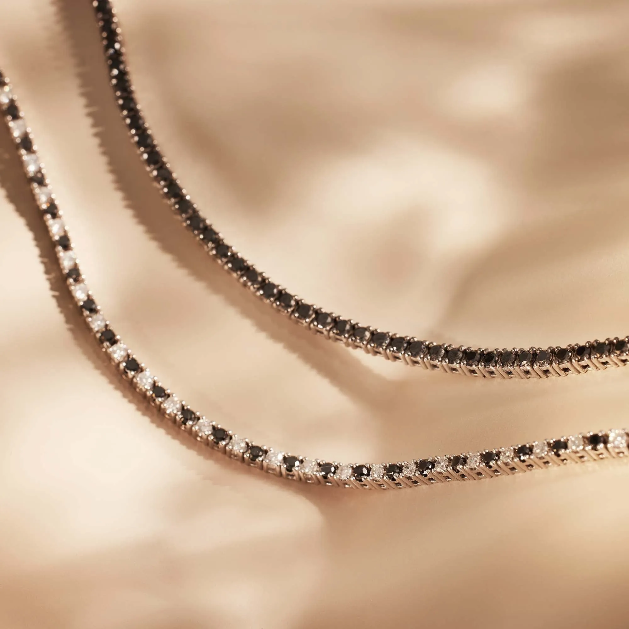 De la Paix Cecile 14 karat white gold bracelet with diamond 1.47 ct