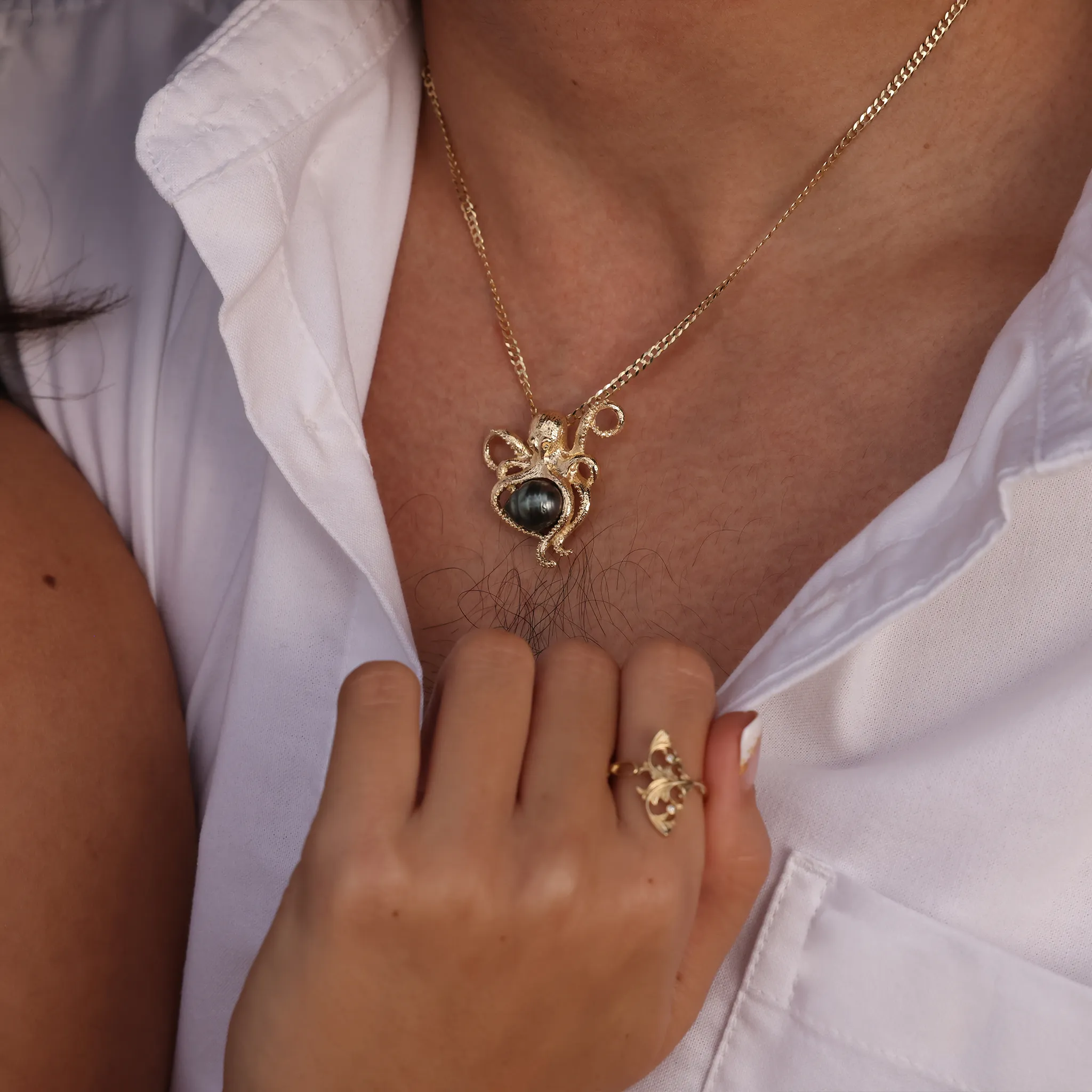 He?e (Octopus) Tahitian Black Pearl Pendant in Gold - 10-11mm