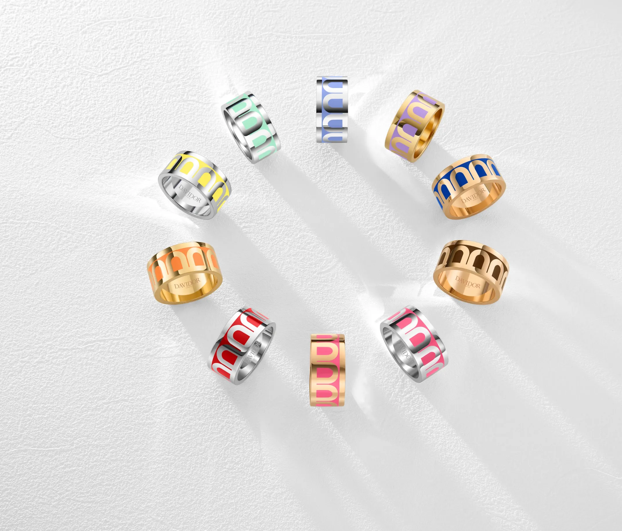 L'Arc de DAVIDOR Ring GM, 18k Yellow Gold with Neige Lacquered Ceramic