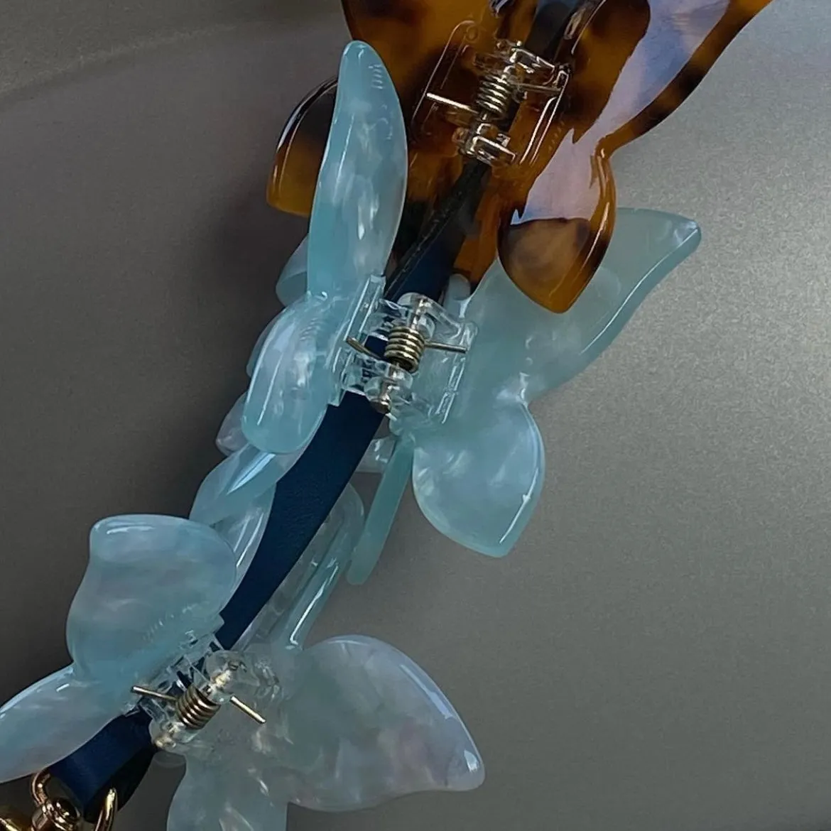 MINI BUTTERFLY CLIPS ICE BLUE