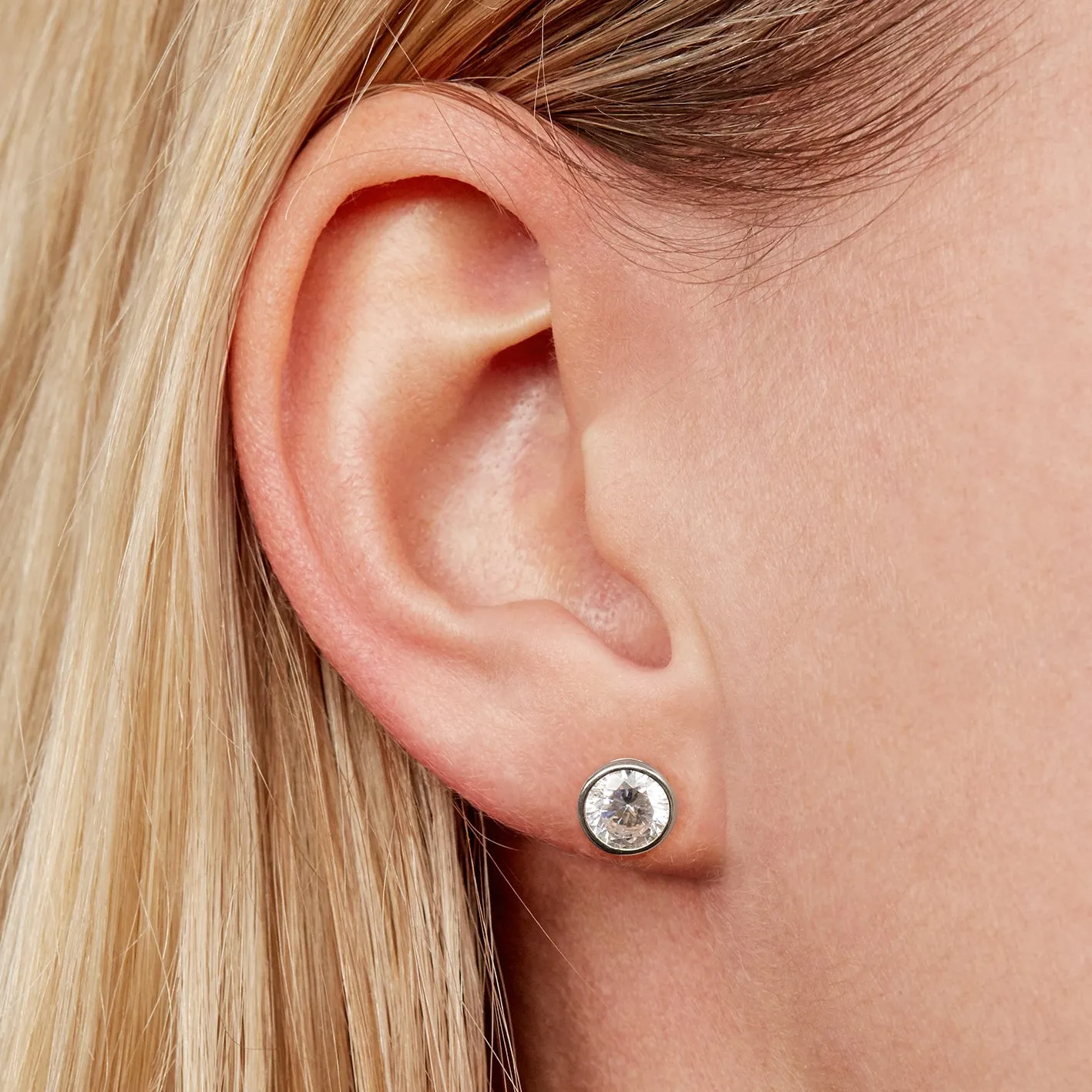 Round Brilliant stud earrings with 2 carats* of diamond simulants in 10 carat white gold